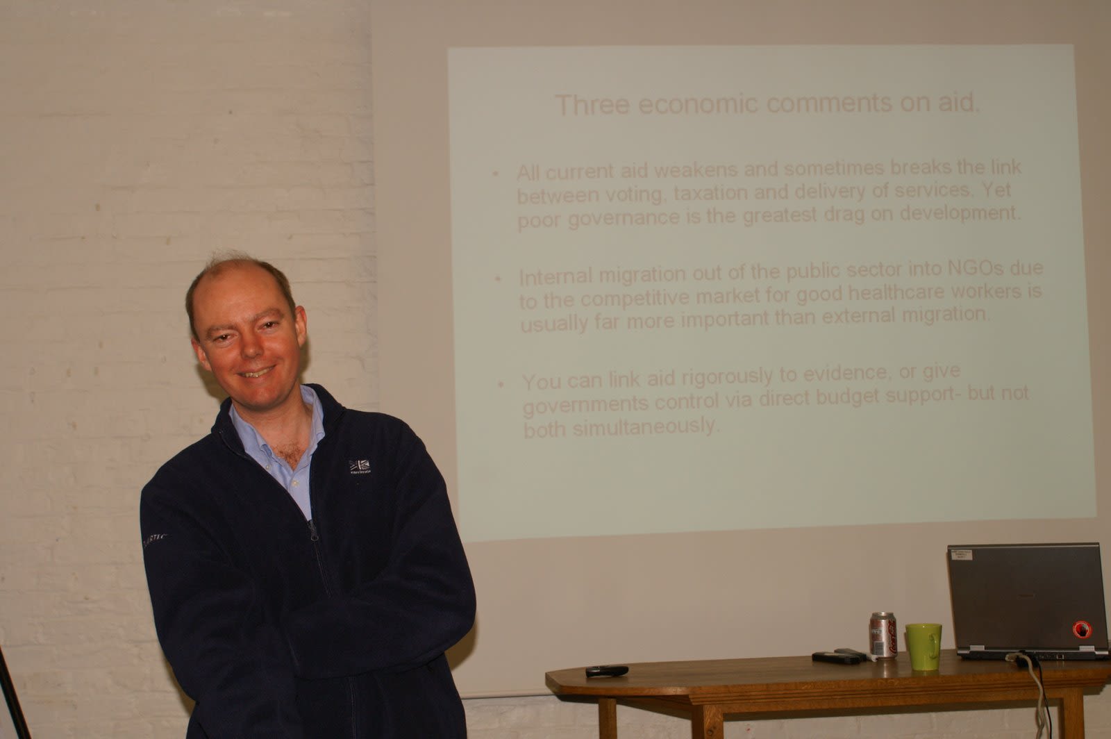 Chris Whitty, el responsable de la política británica contra el coronavirus, fue profesor de Carlos Chaccour en la maestría de la Escuela de Higiene y Medicina Tropical de Londres.
